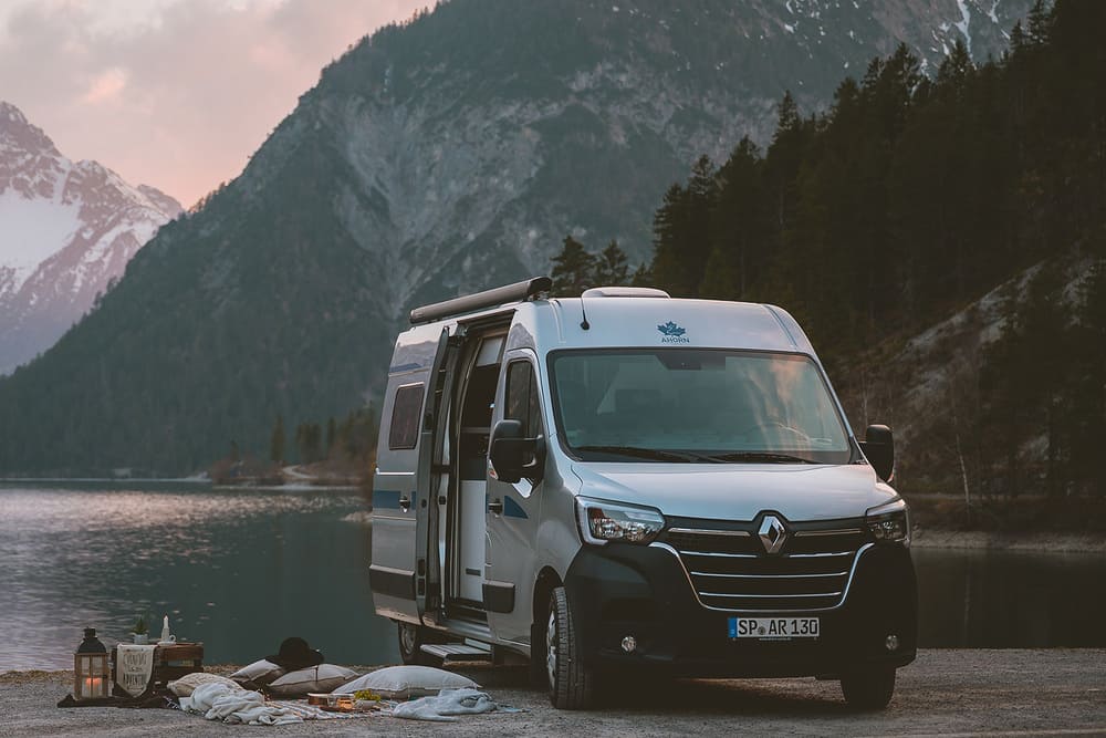 Renault Camper Van 620 Abendstimmung am See